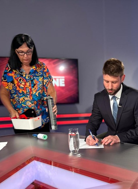 3f229b96-2285-497c-a56d-3def414055ec