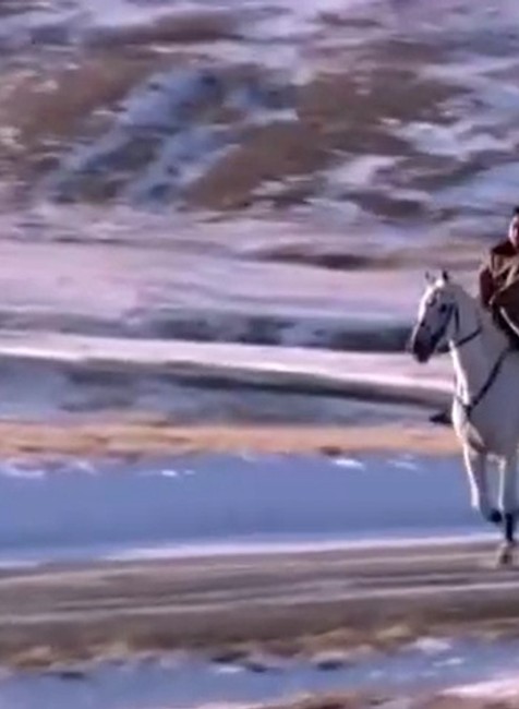 Kim Čong-un na koni