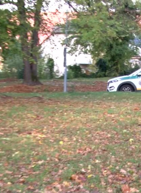 V parku vytiahol nôž na staršiu ženu. Polícia pátra po útočníkovi