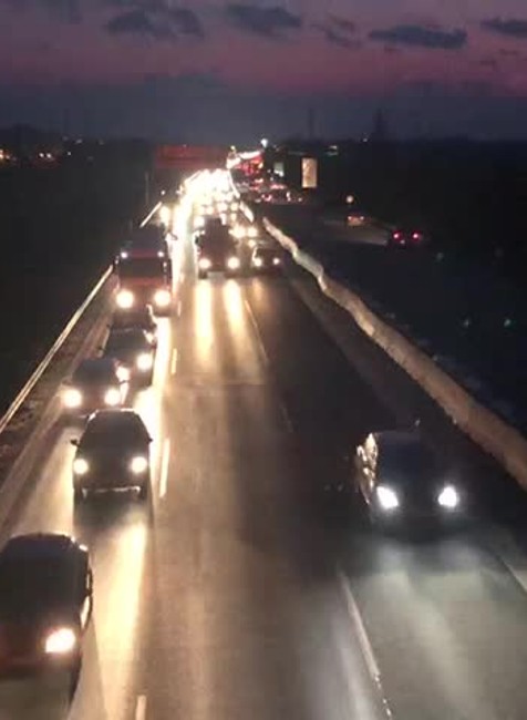 [multi] Vodič na D1 nezvládol riadenie. Pre jeho nehodu sa tvorili niekoľkokilometrové kolóny 177