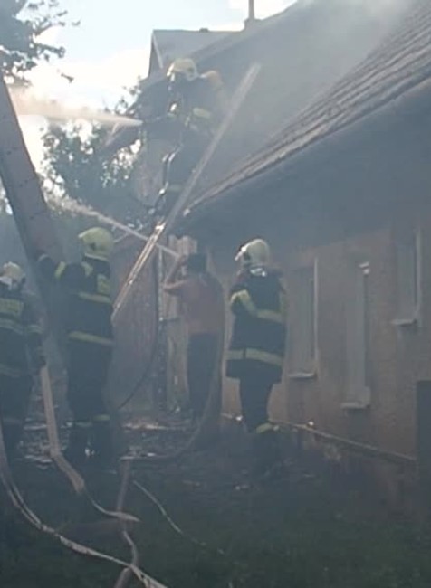 Pod Tatrami opäť horelo. Od horiacej kuchynky sa chytili ďalšie dva domy