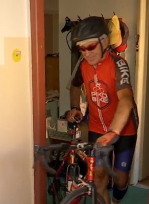 Výnimočný dôchodca z Komárna. Má 82 rokov a na bicykli vyhráva jedny preteky za druhými