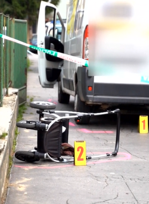 Kuriérska dodávka vrazila do kočíka. Otca pri náraze odhodilo a dieťa prevrhlo