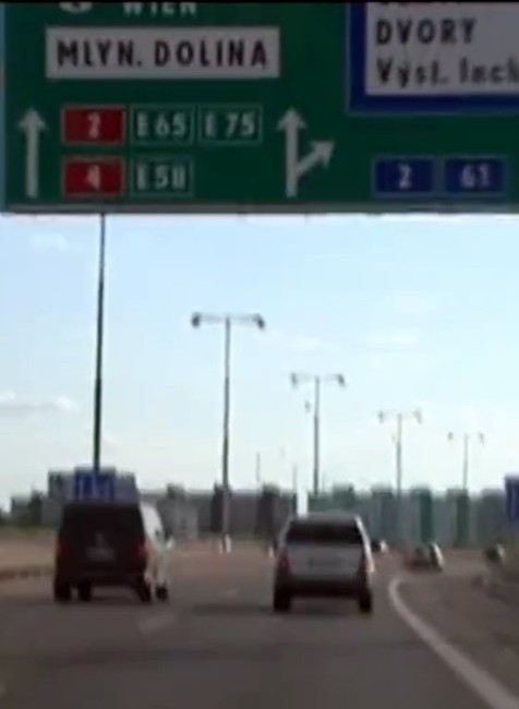 Zle uložená batožina, nepripútaný pes či nohy na palubovke. Vytúžená dovolenka sa môže zmeniť na nočnú moru