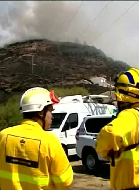 [multi] Dovolenkový raj sužuje lesný požiar. Okolité obce už evakuovali 541