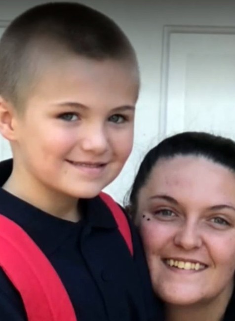 Malý Travis je presvedčený, že dostáva darčeky od mamy. Tá zahynula pri autonehode