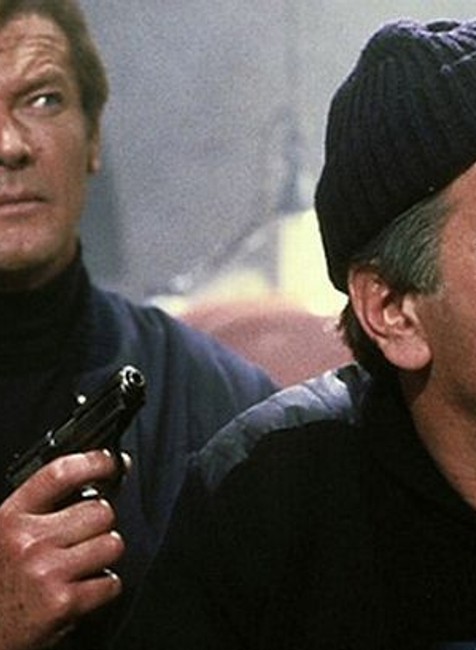 Chaim Topol a Roger Moore