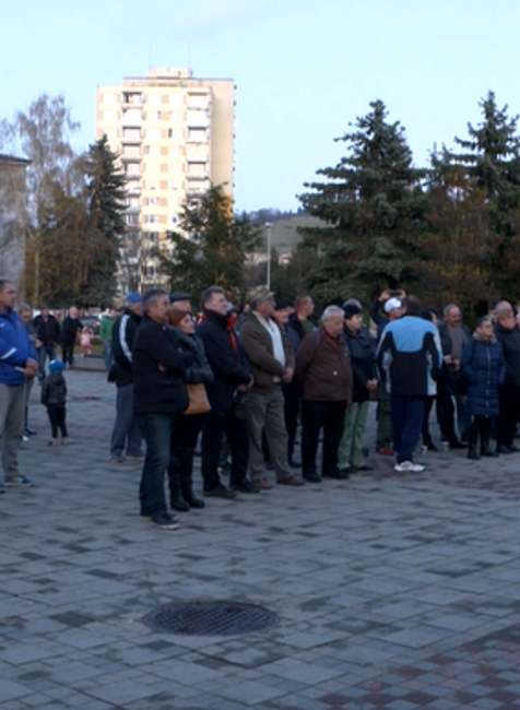 Dva mítingy v jednom meste. Akciu Kotlebovej ĽS-NS sprevádzalo protifašistické stretnutie 