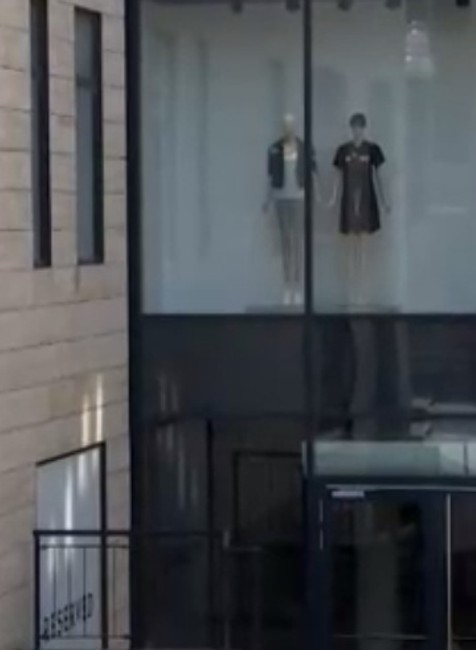 Kuriózny prípad zo Žiliny. Najprv si vyskúšal dámsku spodnú bielizeň, potom mu našli drogy