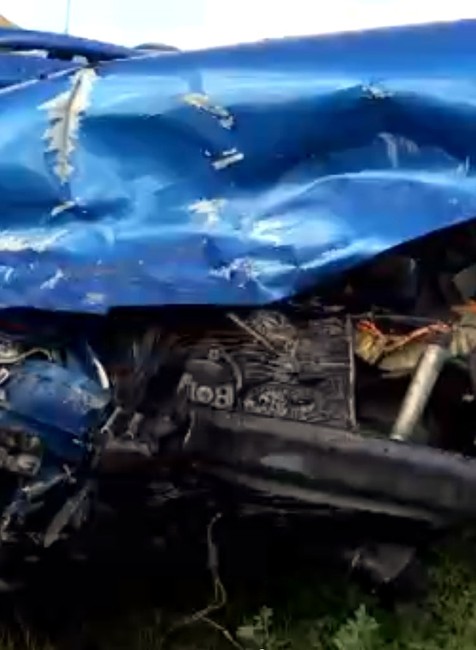 Kolízia na križovatke. Nehoda zmenila auto na vrak