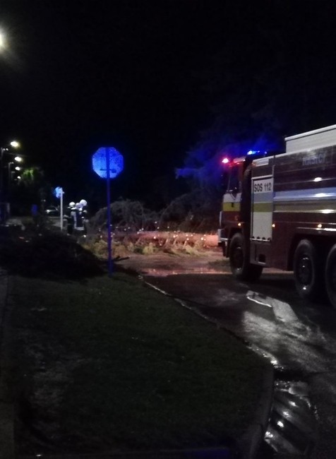 Západným Slovenskom sa prehnali silné búrky.