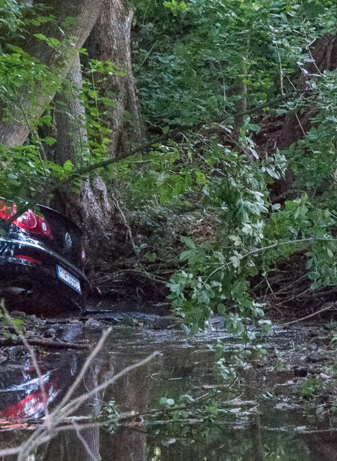 Nehoda, Myjava, mladík obiehal dve autá