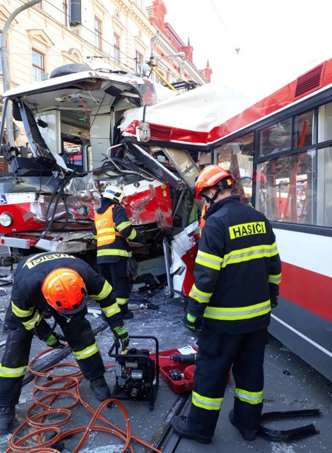 Nehoda, Brno, električka, trolejbus