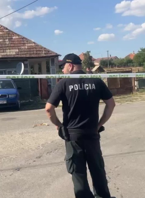 [multi] Osoba bez známok života v dome v Komárne 775