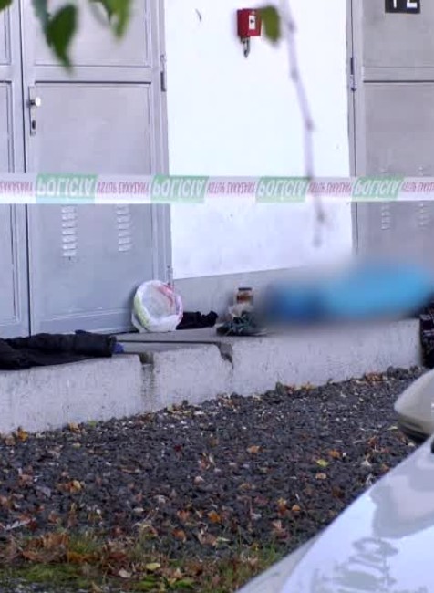 [multi] Pri obchodnom dome v Banskej Bystrici našli telo muža. Polícia zisťuje ako zomrel 776