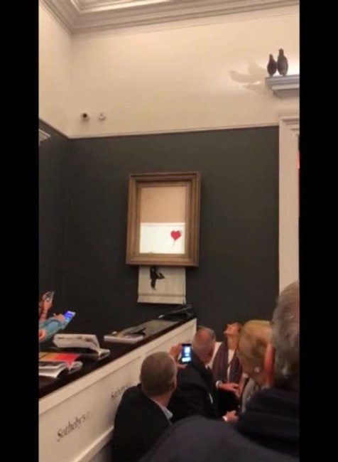 Odklepli predaj Banksyho diela za viac ako milión eur. Krátko na to sa samo skartovalo185