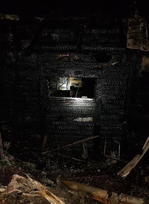 Hasiči v noci zasahovali až trikrát. Spať im nedal oheň a únik plynu