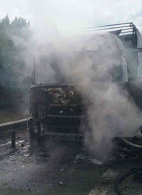 Na D1 horí kamión. Dopravu odkláňajú cez blízke obce