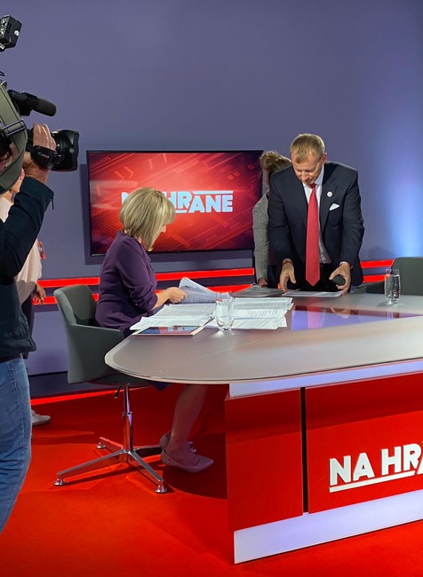 3c7b3ef3-2c3b-4af9-9627-1db1e09a9099