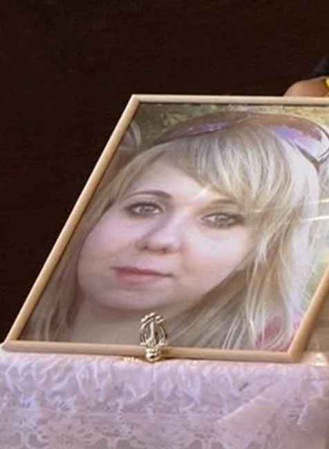 pohreb zavrazdenej monika smidtova, fotka, truhla2