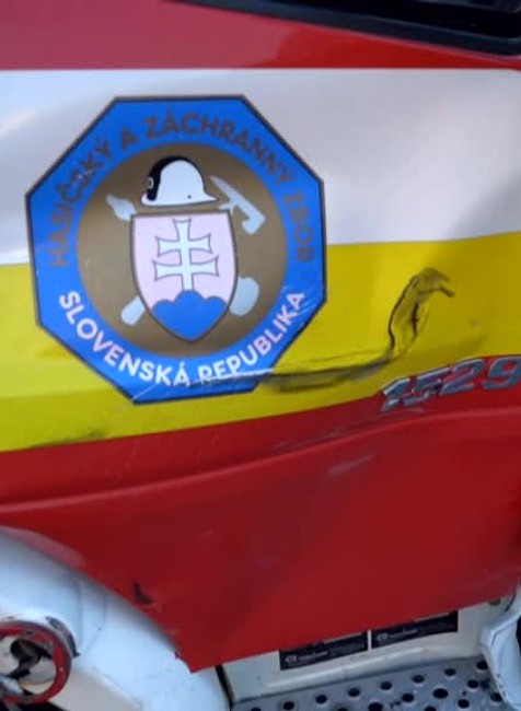 [multi] Hasiči mali nehodu 4694