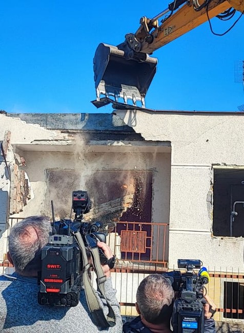 Búranie domu Veľká Mača