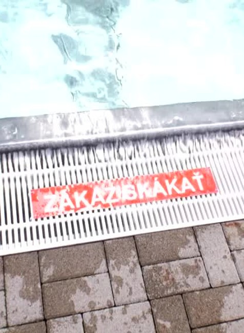 Kúpalisková sezóna prináša nástrahy aj pre deti. Dievča (7) leží v umelom spánku v nemocnici6873