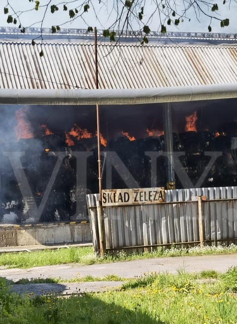 Požiar zachvátil sklad papiera