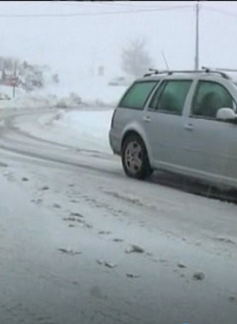 Snehová burka zasiahla Španielsko, cesty sú zasypané 