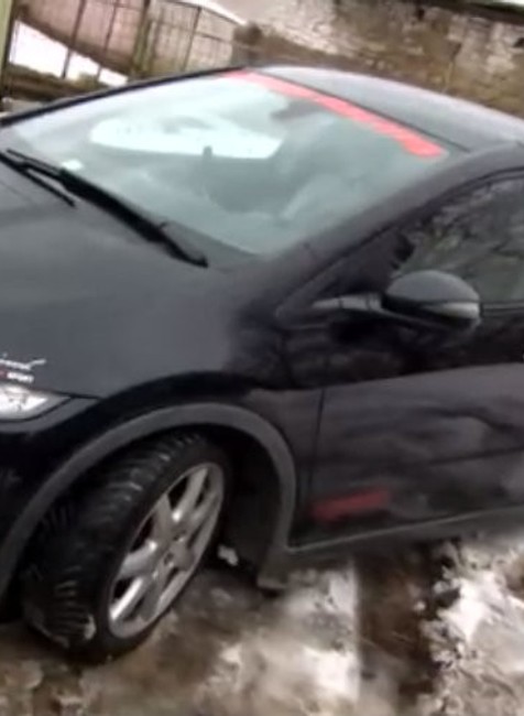 Mladá vodička dvojnásobne prekročila rýchlosť. Policajti urobili výnimku, pokutu nedostala.jpg