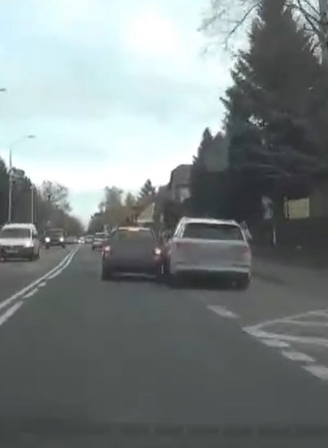 Šialená jazda mladého zlodeja áut.