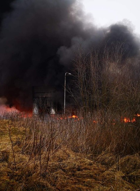 Po viac ako 24 hodinách dostali hasiči požiar v Šuranoch pod kontrolu. Pozrite sa, akú spúšť narobil