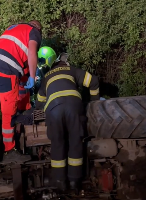 Prevrátený traktor 1