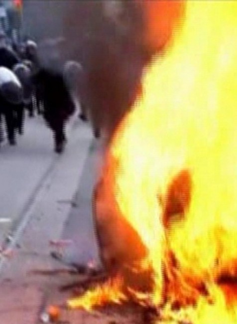 horiace auto, policajti so zabranami, kanada