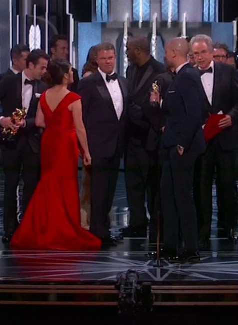 Chaos na pódiu pri vyhláseni Najlepšieho filmu, Oscar 2017