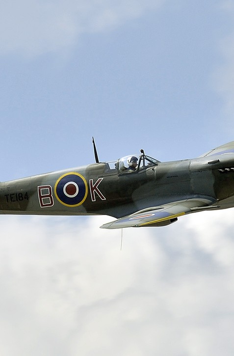 Lietali na ňom československí letci počas druhej svetovej vojny, teraz sa spitfire vrátil do Prahy