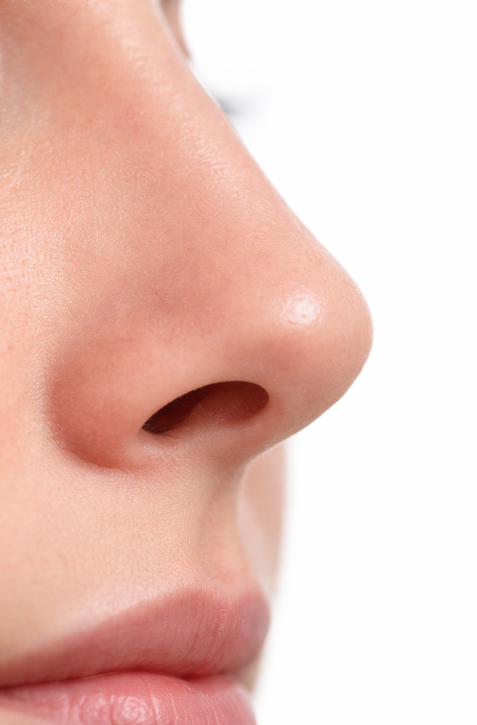 8 dôvodov, prečo máte upchatú jednu nosovú dierku: Kedy to treba riešiť?