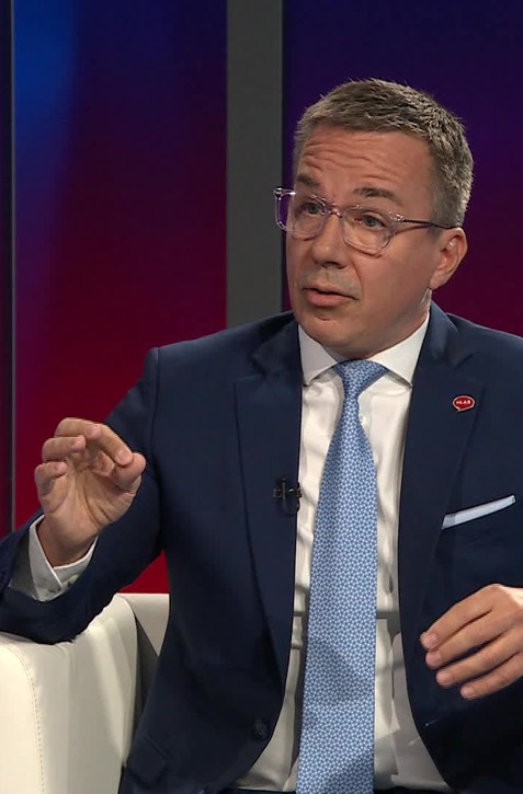 Politika 24: Časť deficitu Sociálnej poisťovne tvorí 13. dôchodok, priznal Erik Tomáš