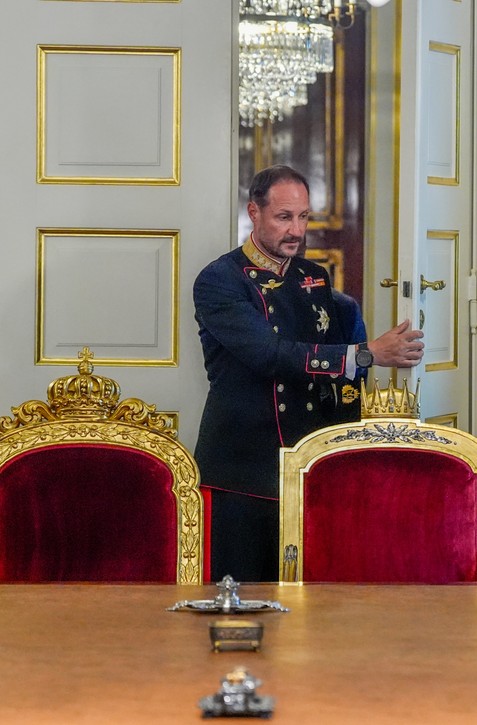 Kráľ je mŕtvy, nech žije kráľ. Nórsko má nového panovníka