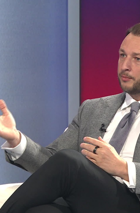 Politika 24: Šutaj Eštok: Premiér pochopil, že pri odvolávaní Kmeca urobil chybu