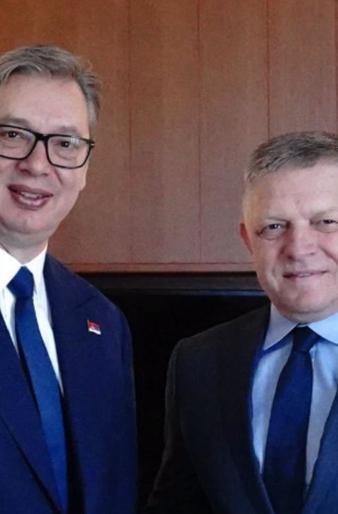 Fico sa pred summitom v Čiernej Hore stretol so srbským prezidentom Vučičom