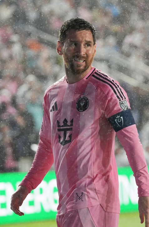 MESSI pokoril hranicu 900 gólov