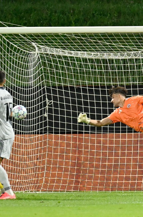 Krátko pred prestávkou je vyrovnané, Celje skórovalo z penalty