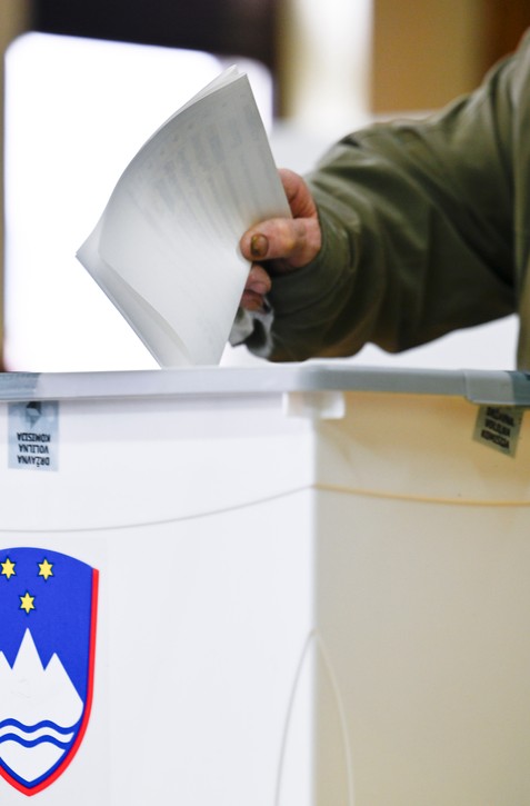 Politológ: Bez jasného víťaza, bez väčšiny. Slovinsko je po voľbách v patovej situácii