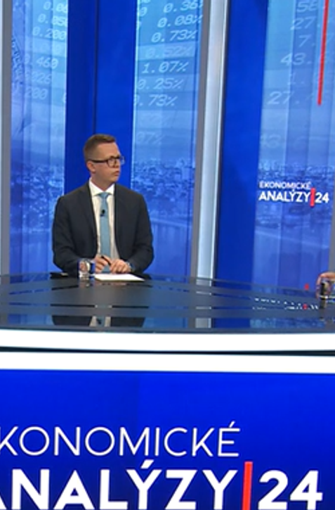 Nedostatok leteckého paliva hrozí aj v Európe: Ceny leteniek rastú, dovolenkári menia plány