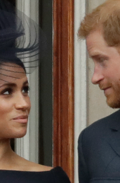 Harry a Meghan len prišli a už sa SŤAŽUJÚ! Nepáči sa im kráľov postup, prišiel DRSNÝ odkaz