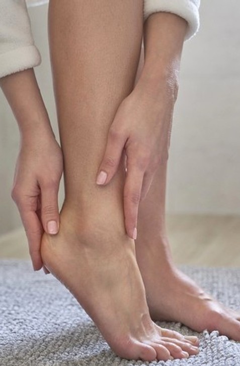 Pätová ostroha neskutočne bolí : Ako sa jej zbaviť bez operácie?