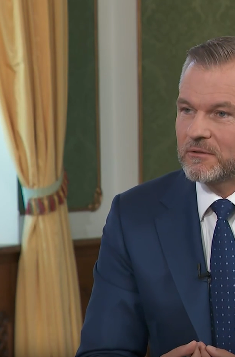 Politika 24: Prezident kritizuje blokovanie odvolávania ministrov. „Neviem, prečo to odkladajú“