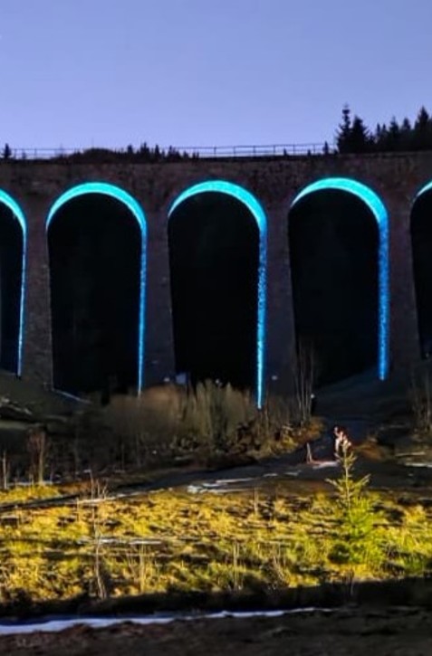 Svetlo v kameni: Chmarošský viadukt nasvietili prvýkrát v jeho 90-ročnej histórii