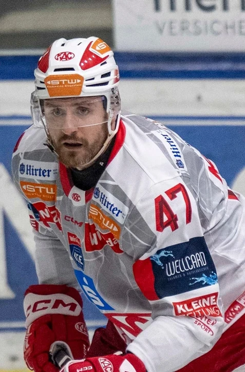 Hokejista skolaboval počas zápasu, museli ho oživovať